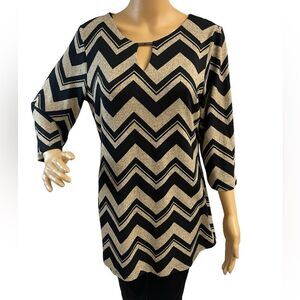 Tacera Black & Tan chevron print tunic, 3/4 sleeve, scoop neck, size M